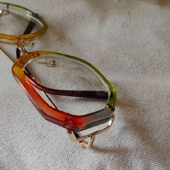 Multicolor Geometric Frame Glasses - Picture 7 of 10